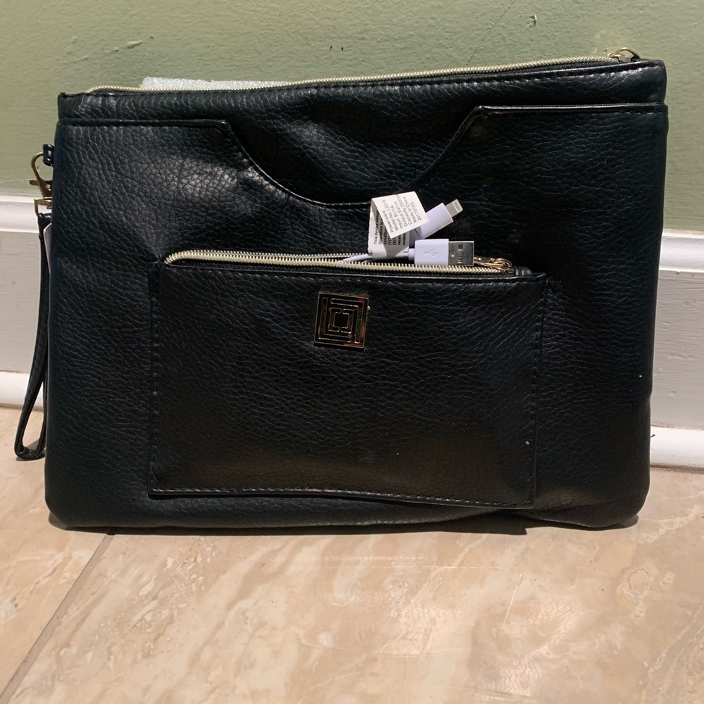 Liz Claiborne chargeable purse needs with tags